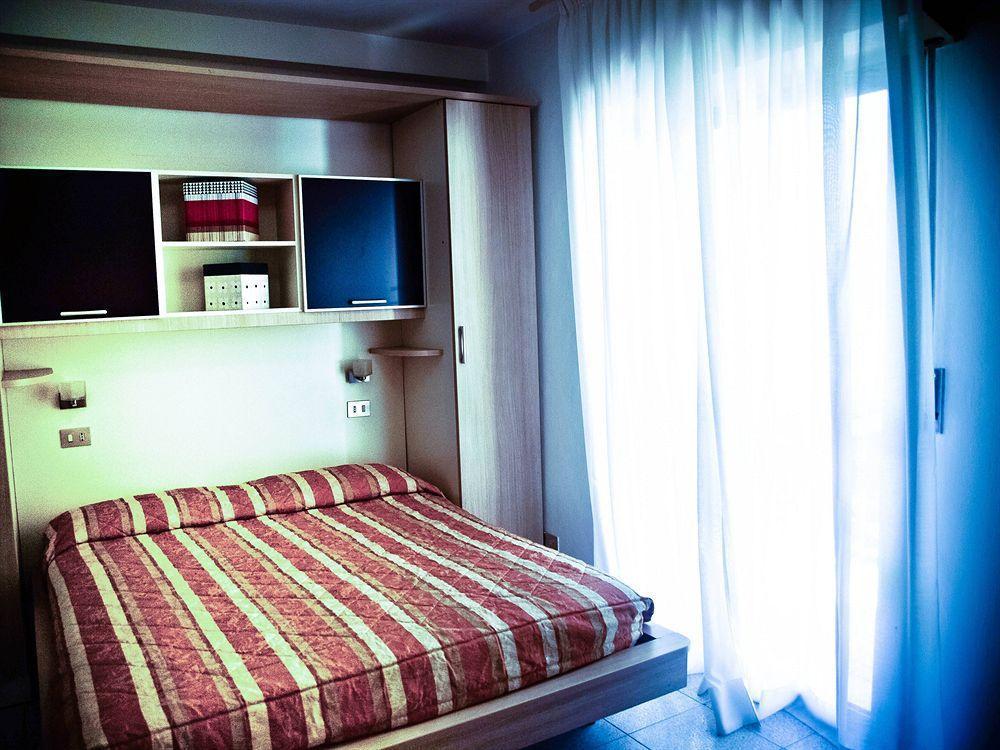 Residence Internazionale Rimini Bagian luar foto