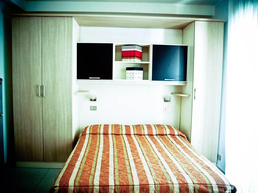 Residence Internazionale Rimini Bagian luar foto