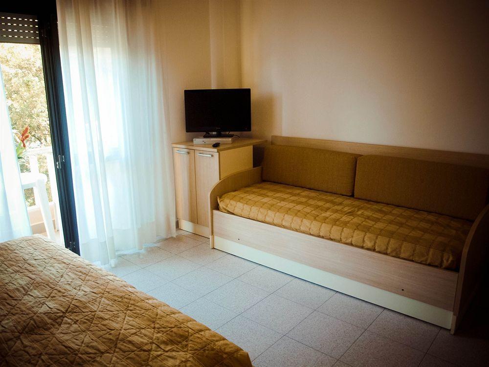 Residence Internazionale Rimini Bagian luar foto