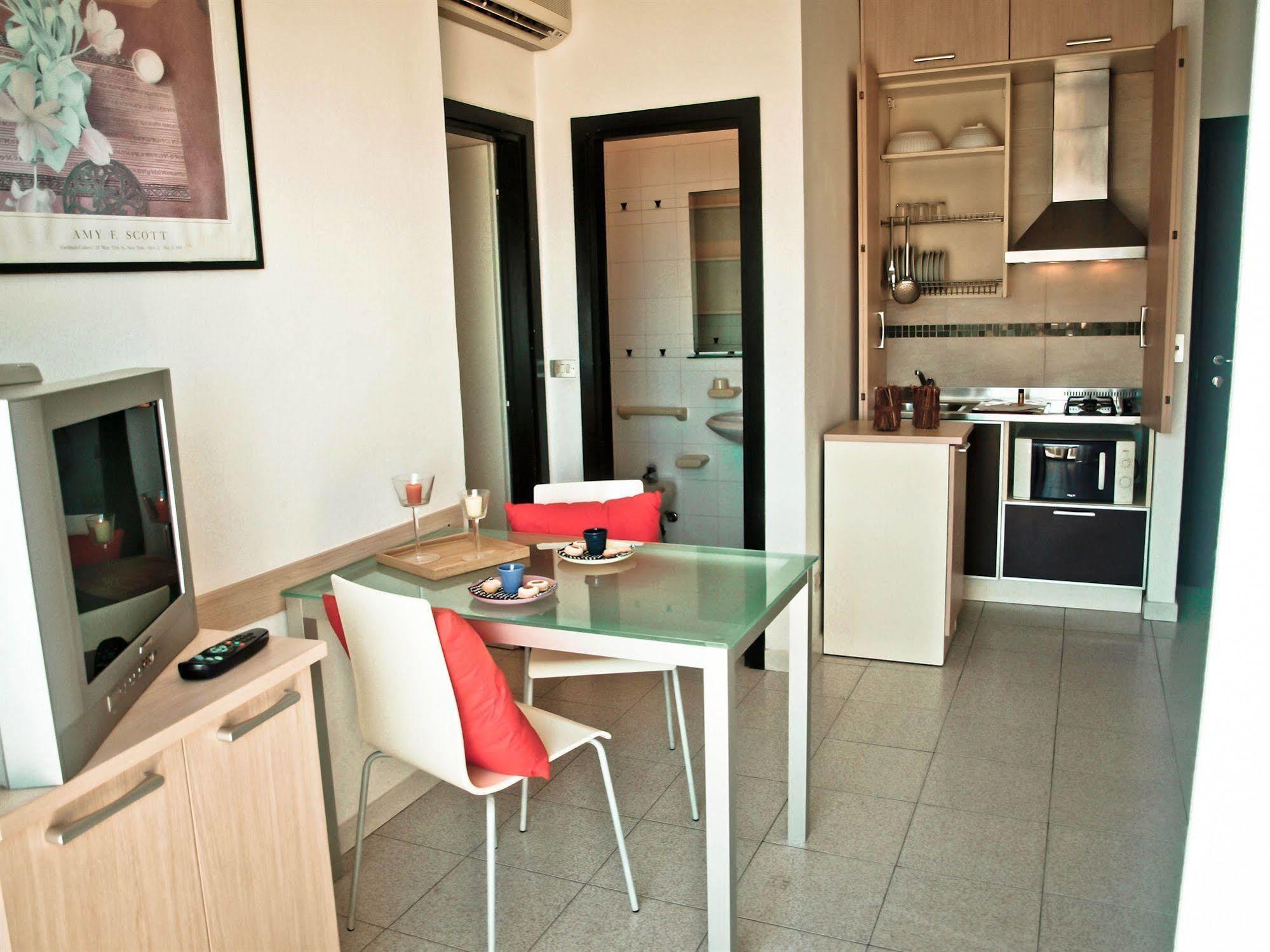 Residence Internazionale Rimini Bagian luar foto