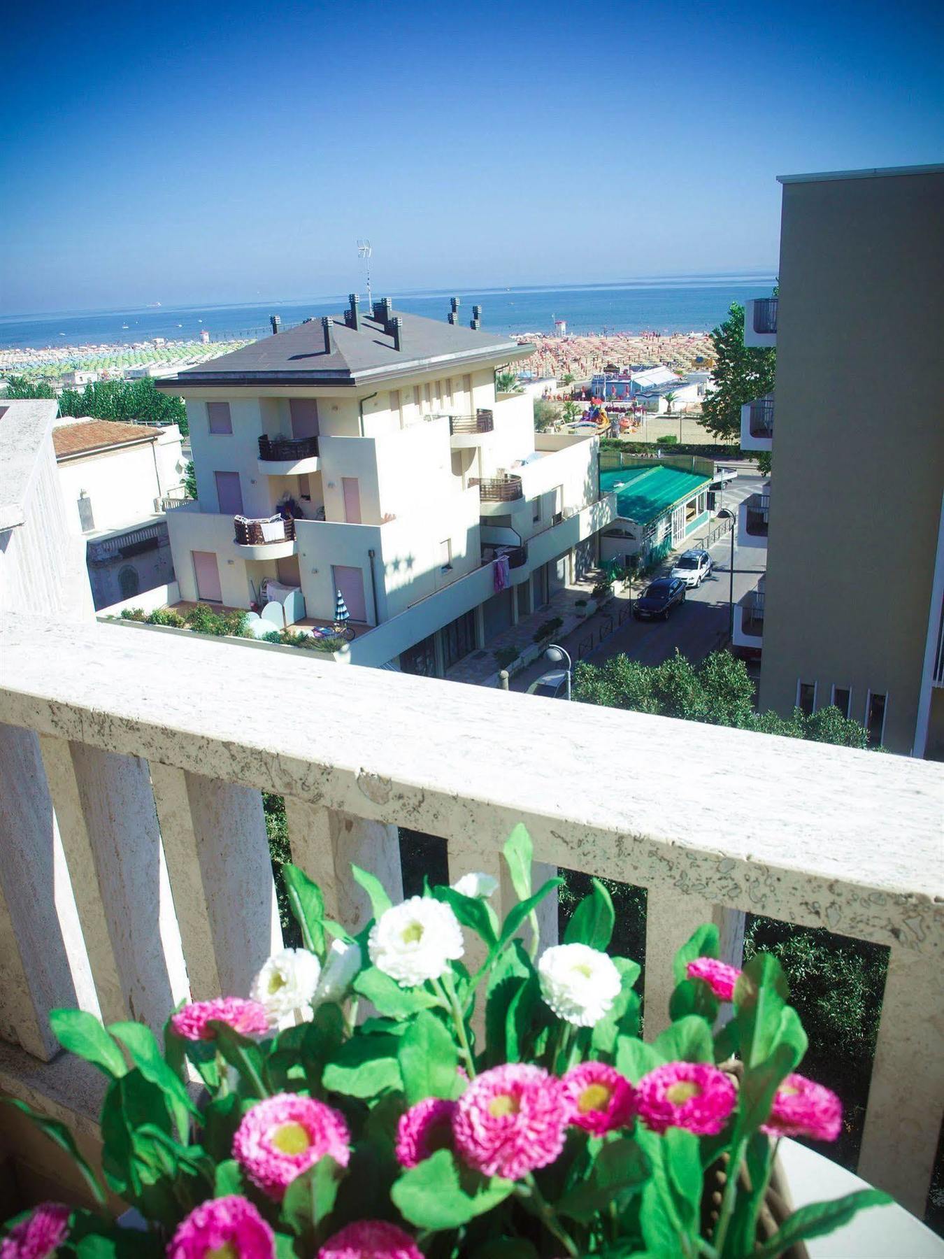 Residence Internazionale Rimini Bagian luar foto